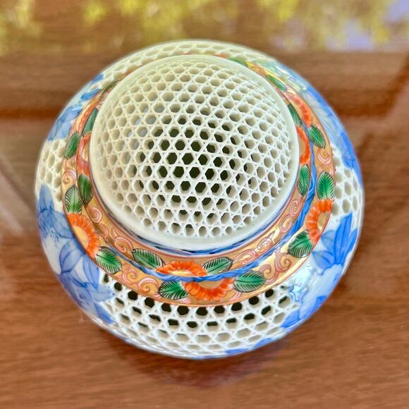Vintage Japanese Hirado Pierced Porcelain Incense Burner with Lid – Hand-Painted - Picture 9 of 15